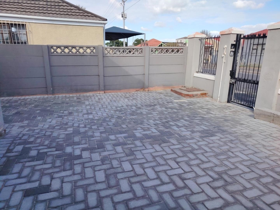 To Let 4 Bedroom Property for Rent in Vasco Estate Western Cape